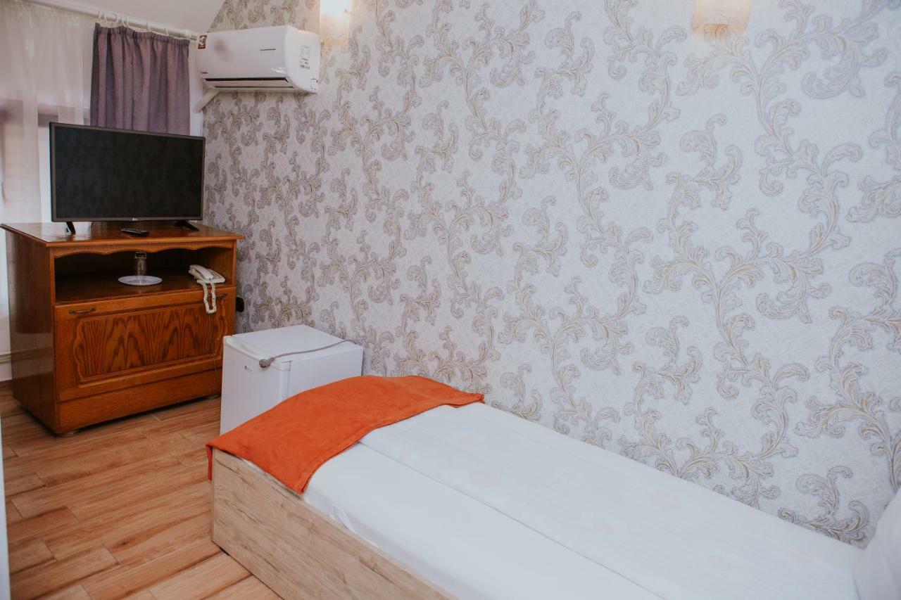 Hotel-Restaurant Milenium Salonta Eksteriør bilde